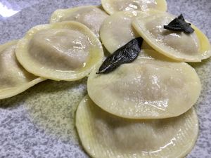 Rotondi de calabaza, tofu y seitan al perfume de Salvia at Pizzeria Giuseppe in Calafell