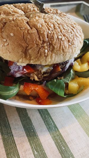 Peas on earth burger at Vegan Options Foodbar in Heppen