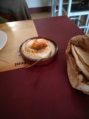 Hommos at I Nazareni in Brescia