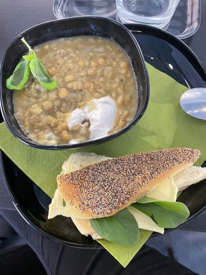 Pea soup  at Station Grön in Raettvik