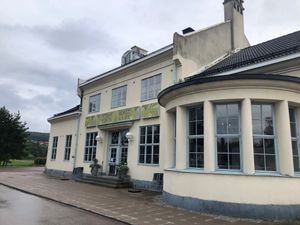 Entrance Station Grön at Station Grön in Raettvik