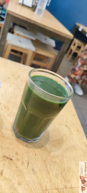 spinach, mango, banana and spirulina green smoothie at Kitchen Paris in Paris