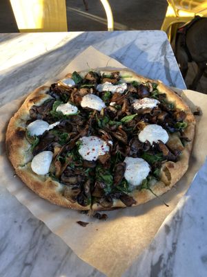 Mushroom and spinach pizza    at True Food Kitchen in Kansas City