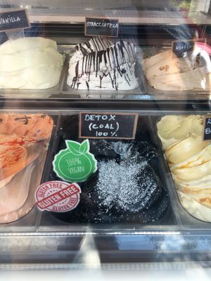 Detox (coal) vegan ice cream at Ice Caffè Vili in Krk