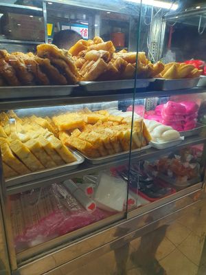 Carrot cake, yam cake, soon kueh, png kueh etc available ~ Circuit Breaker Period Phase 3 at Yi Sheng 益生素食 - Mountbatten in Central Singapore