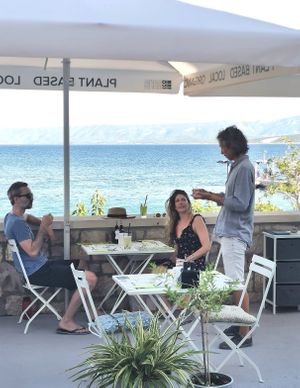 Owner Dario talking to the guests at BioMania Bistro Bol in Bol