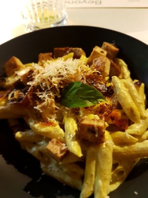 Carbonara pasta with tofu at BioMania Bistro Bol in Bol