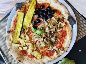 Pizza 4 stagioni   at Paradiso Pizzeria Gelateria in Trequanda