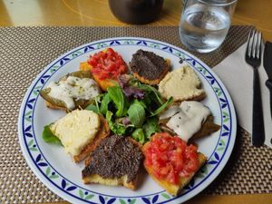 Bruschette at Paradiso Pizzeria Gelateria in Trequanda