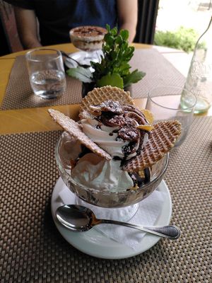 Coppa Francesca and Tiramisu at Paradiso Pizzeria Gelateria in Trequanda