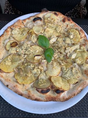 Pizza Pamplona  at Paradiso Pizzeria Gelateria in Trequanda