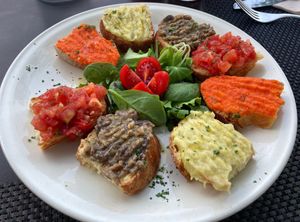 Bruschette at Paradiso Pizzeria Gelateria in Trequanda