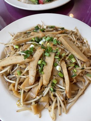 Rice noodles with chicken  at Aroy Thai Gardens in Middletown