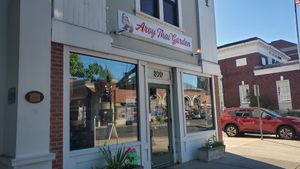Front Entrance at Aroy Thai Gardens in Middletown