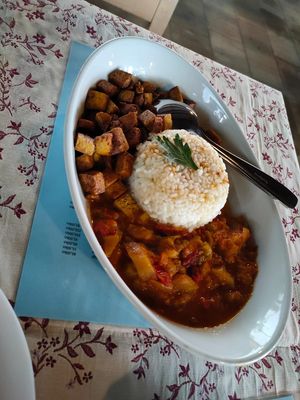 Tofu affumicato, riso e peperoni at Konoba Bani in Pazin