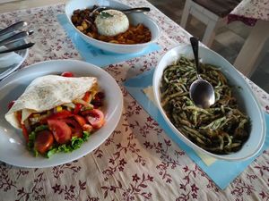 Tortilla ripiena di verdure, pasta con funghi at Konoba Bani in Pazin
