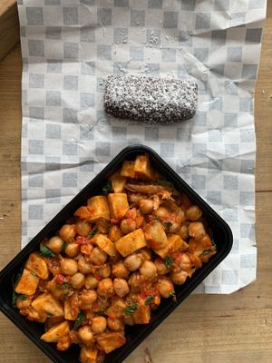 Ropa Vieja and dessert at Vegetopia in Gran Canaria