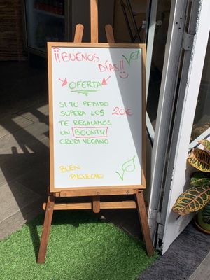 If you buy for more than 20€ you get a free raw vegan Bounty  at Vegetopia in Gran Canaria