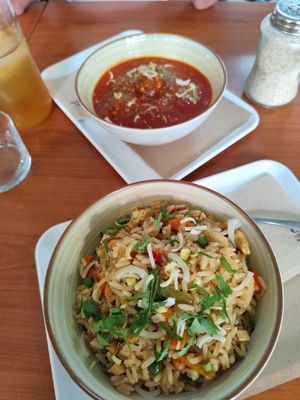 Sind 3 Jahre später wieder hier, sehr lecker. Asia rice und vegan Meatball at Vegetopia in Gran Canaria