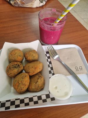 Spinach and mushroom balls and beetroot/red fruits smoothie at Vegetopia in Gran Canaria