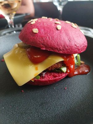 Cheese no meat burger at Botellini in Caldas Da Rainha