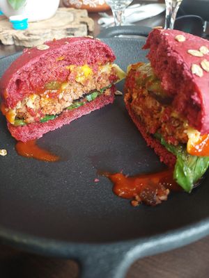 Cheese no meat burger at Botellini in Caldas Da Rainha