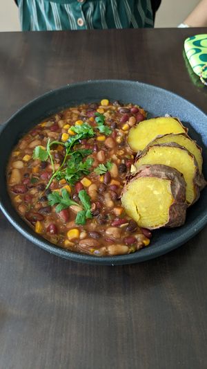 Chili con patatas at Botellini in Caldas Da Rainha