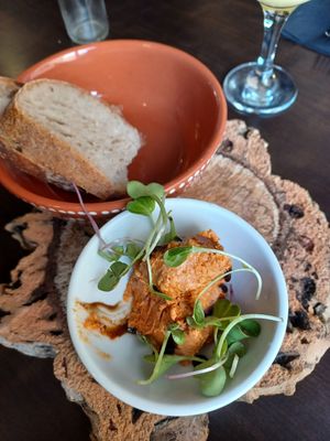 Bread and dried tomatoe dip at Botellini in Caldas Da Rainha