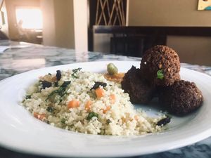 Falafel com cuscuz marroquino at Botellini in Caldas Da Rainha