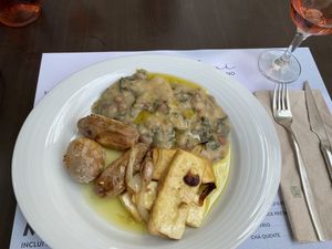 Tofu à lagareiro  at Botellini in Caldas Da Rainha