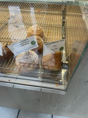 Vegan apricot roll and vegan pain au chocolat #Veganuary at Charlotte Croissanterie in Trieste