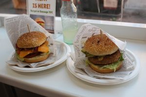 Bacon cheeze burger and tempeh burger at iVegan in Rome