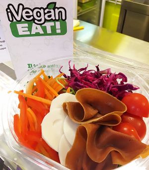 Fresh and rich salads at iVegan in Rome