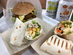 Tempehburger and wraps at iVegan in Rome