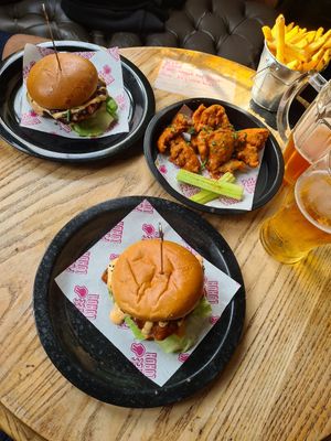 Burgers and wings at Freeloada  in Brighton