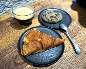 Tatin tart + Cookie at Naya Studio in Paris