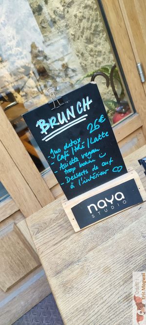 Brunch menu at Naya Studio in Paris