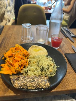 just as gorgeous and tasty as always 🫰🏾  at Naya Studio in Paris