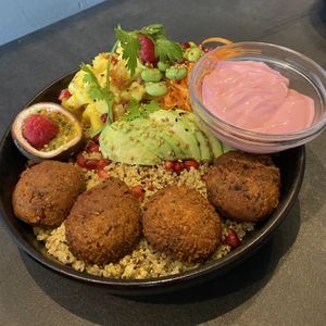 Falafel bowl   at The Tonic in Konstanz