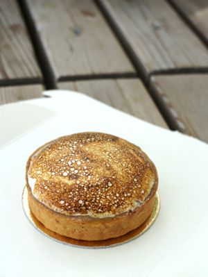 Tarte au citron meringuée at Chat'Pristi des Pâtisseries in Caen