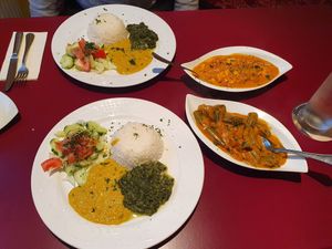 Veganer Okra-Teller und vegetarischer Weichkäse- Teller at Saraja in Eckernfoerde