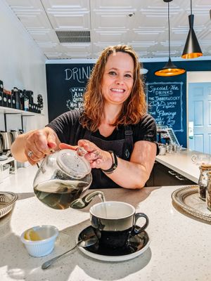 Here is the wonderful owner Melissa, a warm hearted, welcoming, and very personable owner. 

#womanowned
#supportlocal
#shopsmall at Drink Me Tea Room in Tempe
