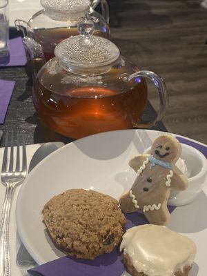 Each person gets their own pot of tea! Perfect to share with each other to try more flavors 💛  at Drink Me Tea Room in Tempe