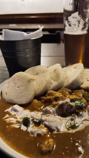 Kukurizek and knedliken at Shromaždiště in Prague