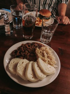 Výpečky se zelím a knedlíkem at Shromaždiště in Prague