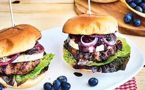 Beyond Meat Burger mit Ziegenfrischkäse at Fantasy Streetfood in Schlanders