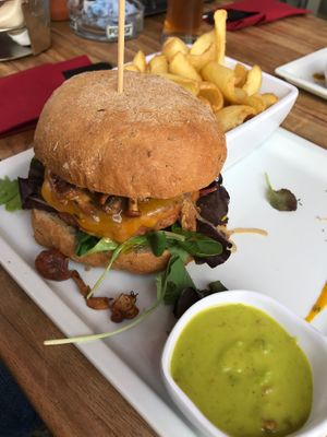 Vegan beyond burger with mushrooms at Fantasy Streetfood in Schlanders
