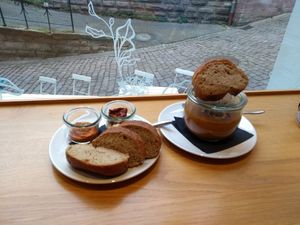 Lentil soup with bread and vegan "Vesper" (bread with pepper spread and hummus) at Kaffeesack in Baden Baden