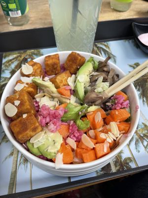 Maui vegan bowl   at Pokemate in Istanbul