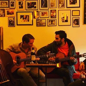 Since Reza is a guitar professional himself, lots of the musicians play the guitar. at Diba in Munich